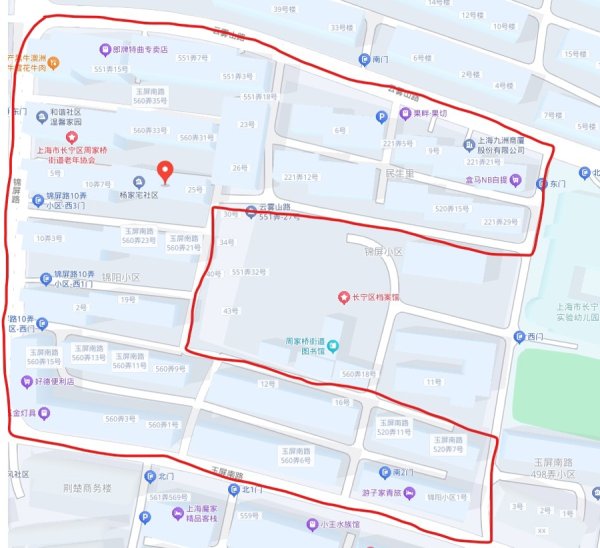 股配所 夏令行动｜精品小区改造遭埋怨：一栋楼前70多个井盖密集凸起，迟迟不平整？
